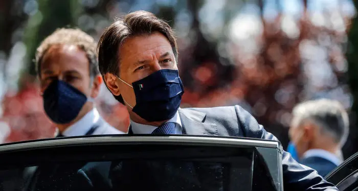Conte: 'Il taglio dell'Iva costa, valutato per un breve lasso tempo'