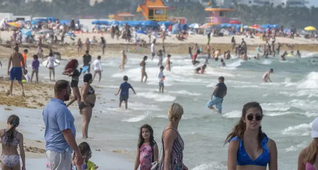 Miami chiude le spiagge per il 4 luglio