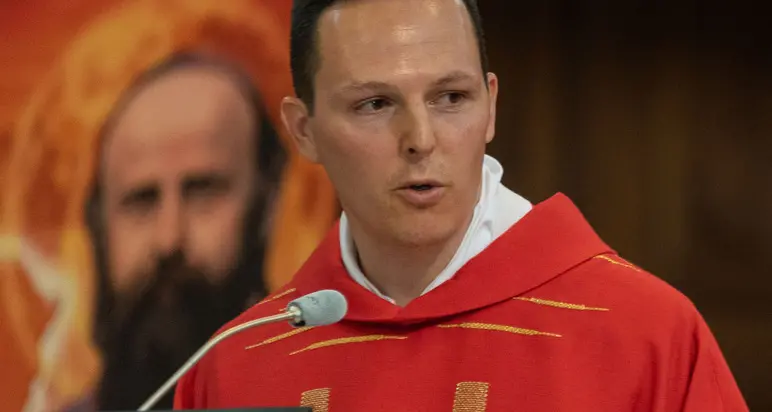 Il maestro di sci missionario diventa sacerdote