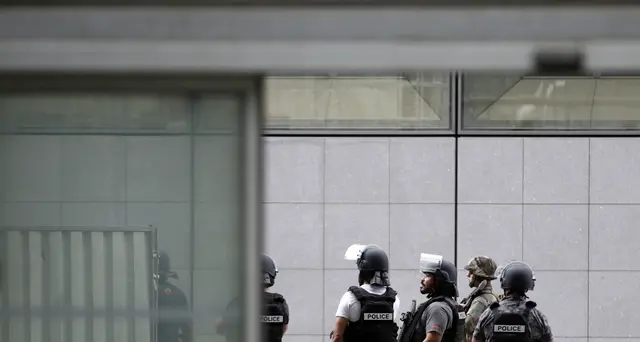 Parigi, conclusa operazione polizia alla Defense