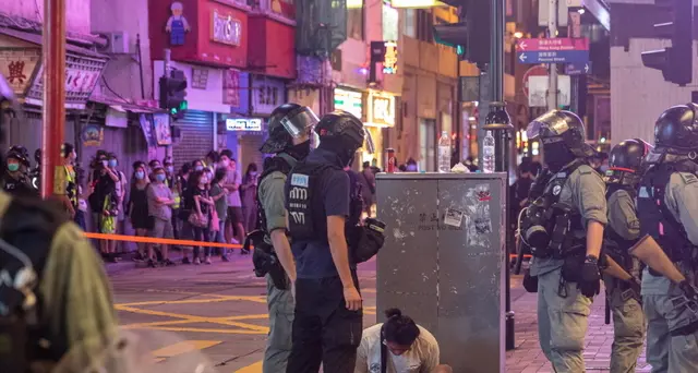 Cina contro piano Gb su residenza cittadini Hong Kong