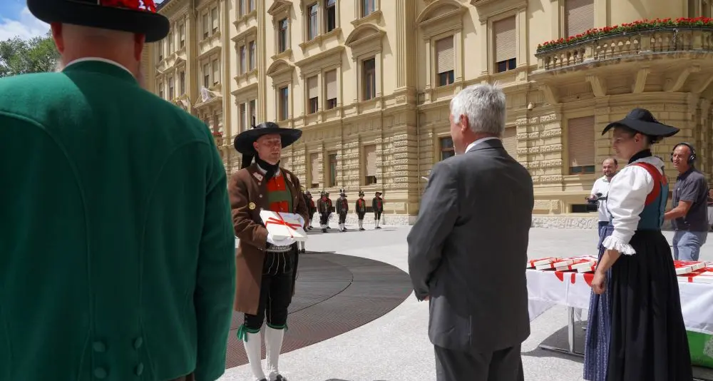 Bolzano, ai consiglieri provinciali il Manifesto per il futuro degli Schützen altoatesini