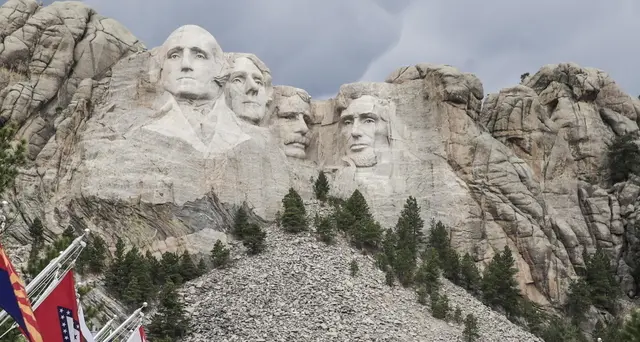 Trump a Mount Rushmore, no a mascherine