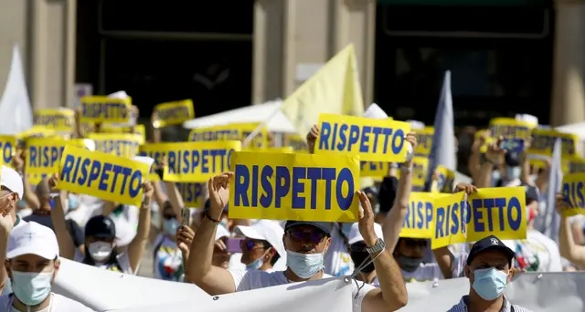 Infermieri in piazza a Milano:'Rispetto'