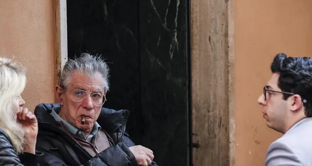 Renzo Bossi, 'papà deve solo fare esami'