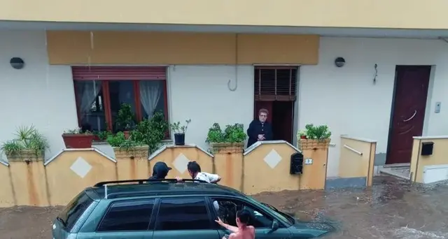 A Taranto grandine \"come albicocche\"