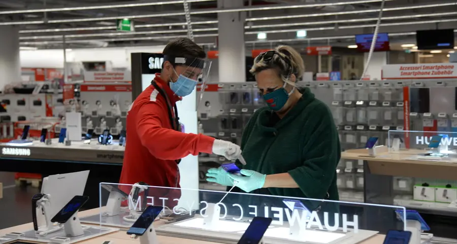 Commercio, la riapertura della domenica: «Una spinta all’economia»