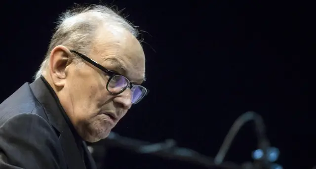 Morricone, papa Francesco chiama la vedova \"Prego per voi\"