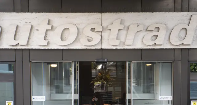 Atlantia crolla in Borsa, oggi vertice al Mit
