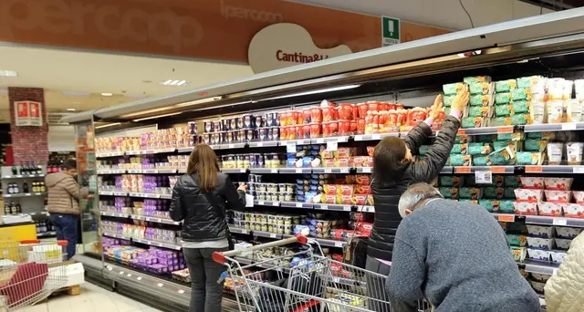 Censis, italiani impauriti e incerti, cresce il risparmio