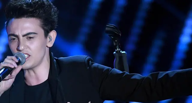 Michele Bravi patteggia 1 anno e 6 mesi