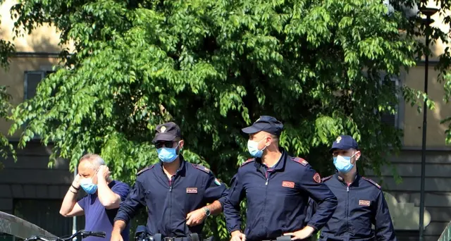 Bloccato a terra durante arresto