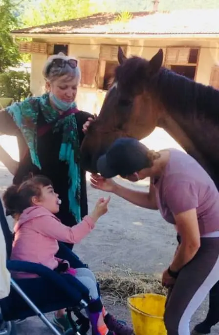 Emily Rose, la felicità è in sella a un pony