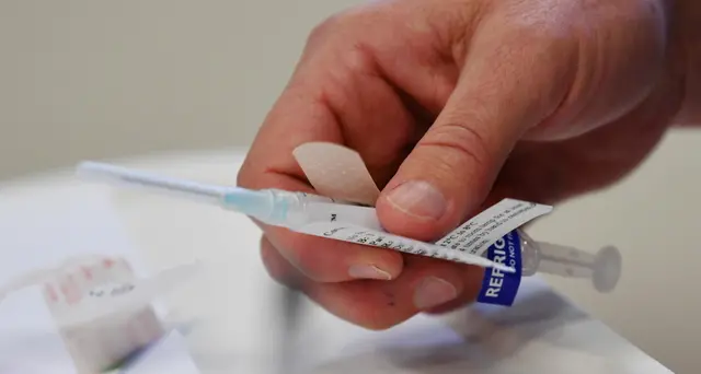 Nuova accusa Gb a Russia, cerca di carpire vaccini