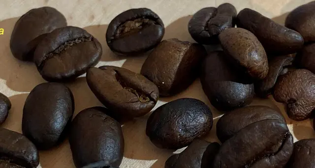 Caffè farcito coca in aereo, un arresto