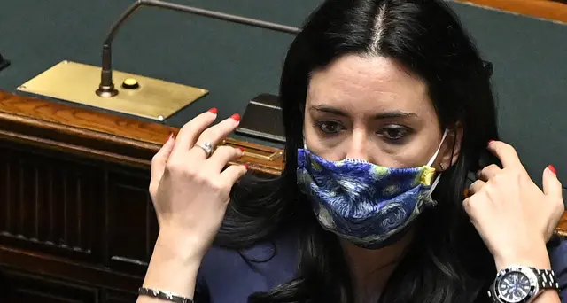 Azzolina, la scuola riapre,sfido Salvini
