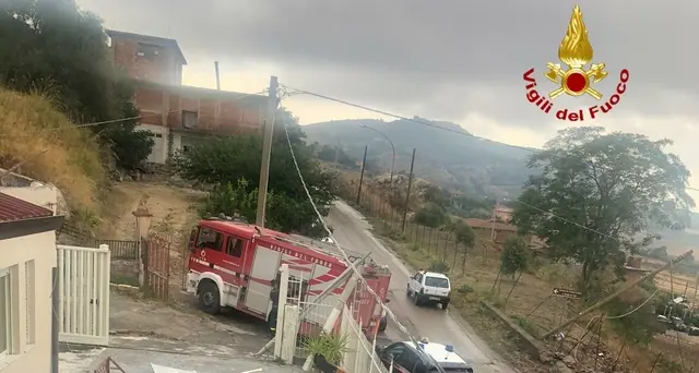 Bomba acqua nel Catanese, sub in azione