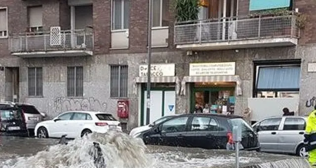 Nubifragio a Milano, esondato il Seveso