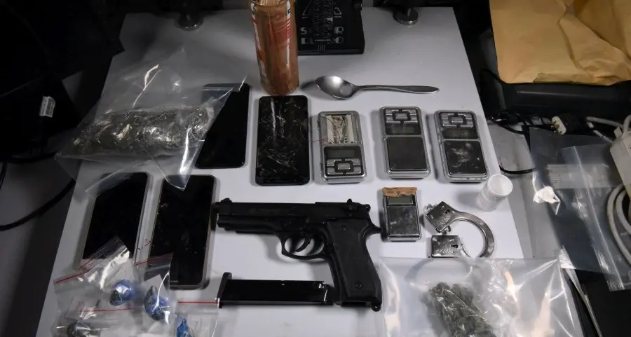 Estorce denaro per un debito di droga, arrestato 23enne bolzanino