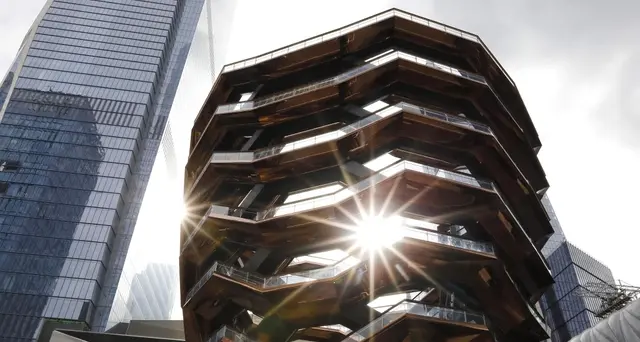 Neiman Marcus in bancarotta chiude magazzino lusso New York