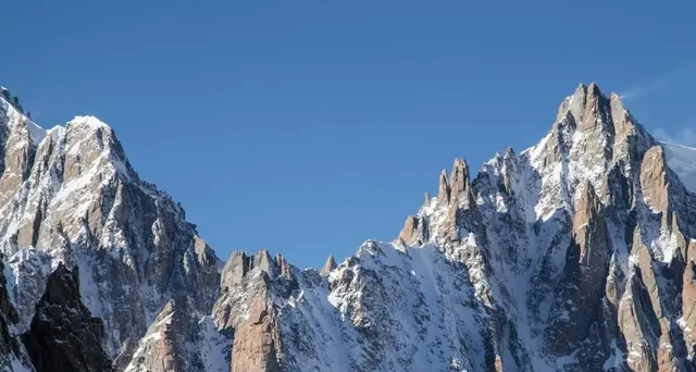 Cordata alpinisti caduta in crepaccio su Monte Bianco