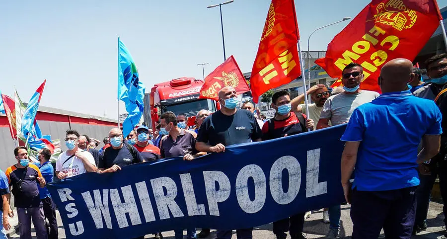 [TITOLO]Whirlpool chiuderà Napoli, il Mise cerca soluzioni alternative