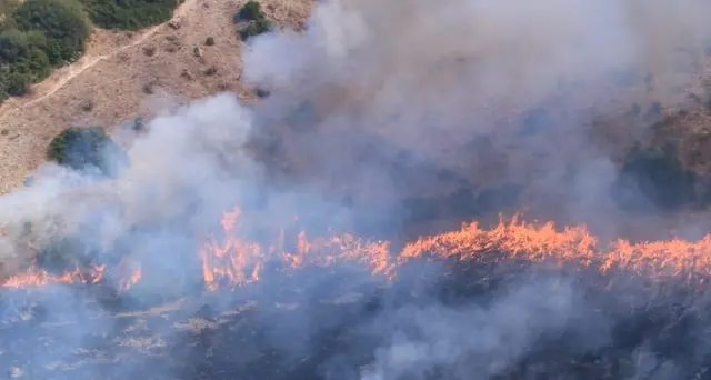 Incendi in Sardegna, Canadair in azione