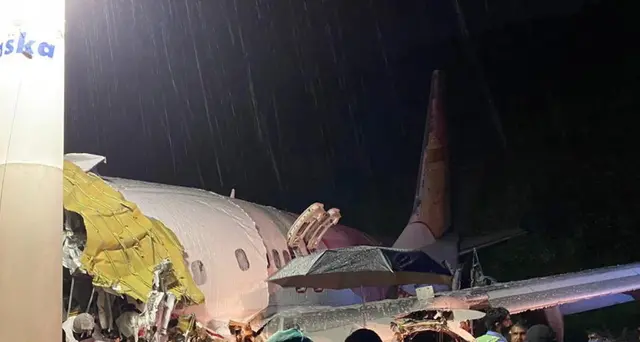 India, incidente aereo,almeno 20 i morti