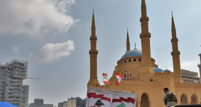 Beirut: manifestanti già presenti in Piazza dei Martiri