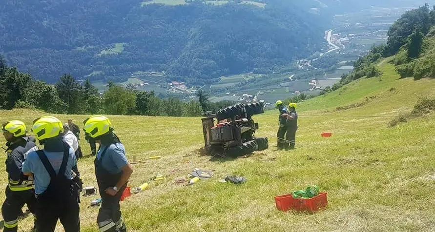 Lagundo, muore travolto dal trattore