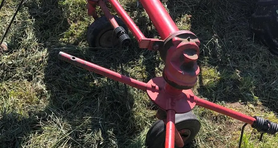 Contadino 39enne ferito da un arnese mentre gira il fieno