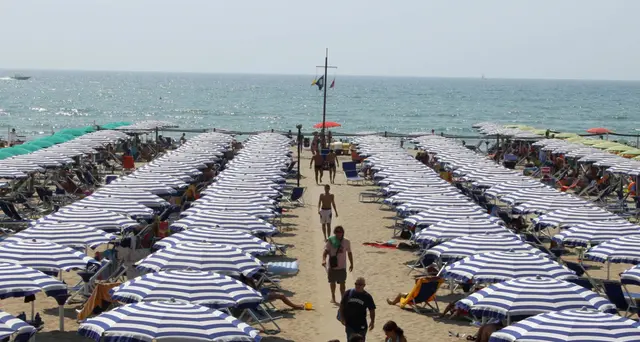 Italiani restano in vacanza in Italia, ma stranieri \"a picco\"