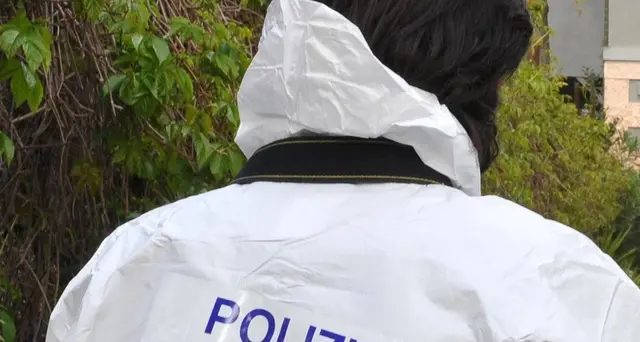 Uomo ucciso a martellate a Genova