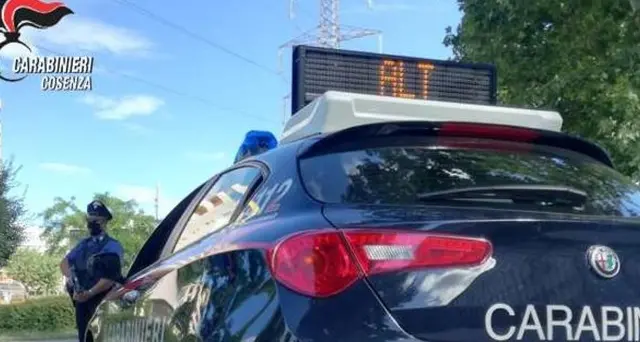 Branco umilia invalido e gli incendia casa, 3 arresti