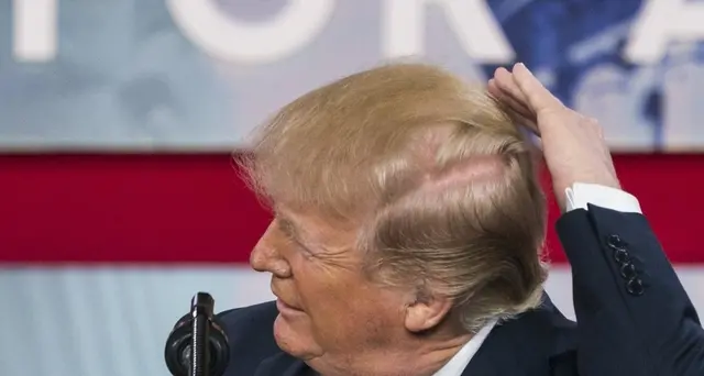 Trump non riesce a farsi shampoo, proposti nuovi soffioni