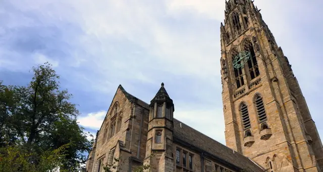\"Yale discrimina asiatici e bianchi\"