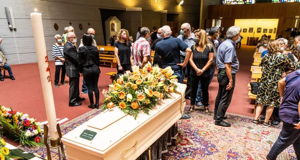 Bolzano, i cori degli alpini per l'ultimo saluto a Roberto Tiozzo