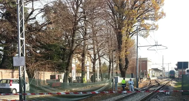 Passaggio a livello guasto, travolta e uccisa dal treno