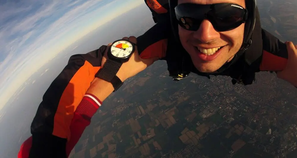 Corvara, base jumper con la tuta alare precipita e muore