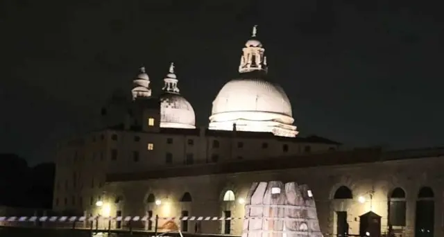 Scontro barchino-vaporetto a Venezia, 4 feriti