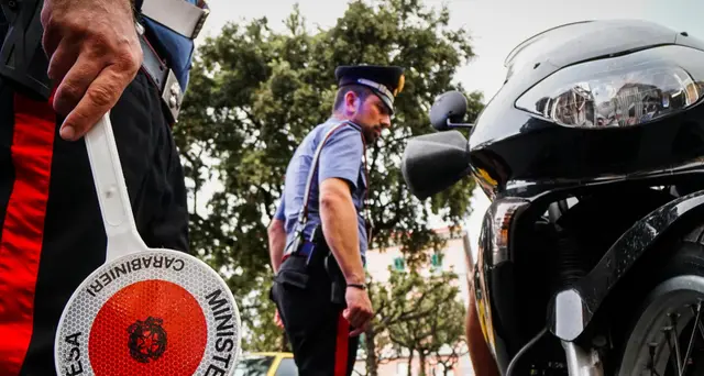 Uccide moglie e prova a far credere che si è impiccata