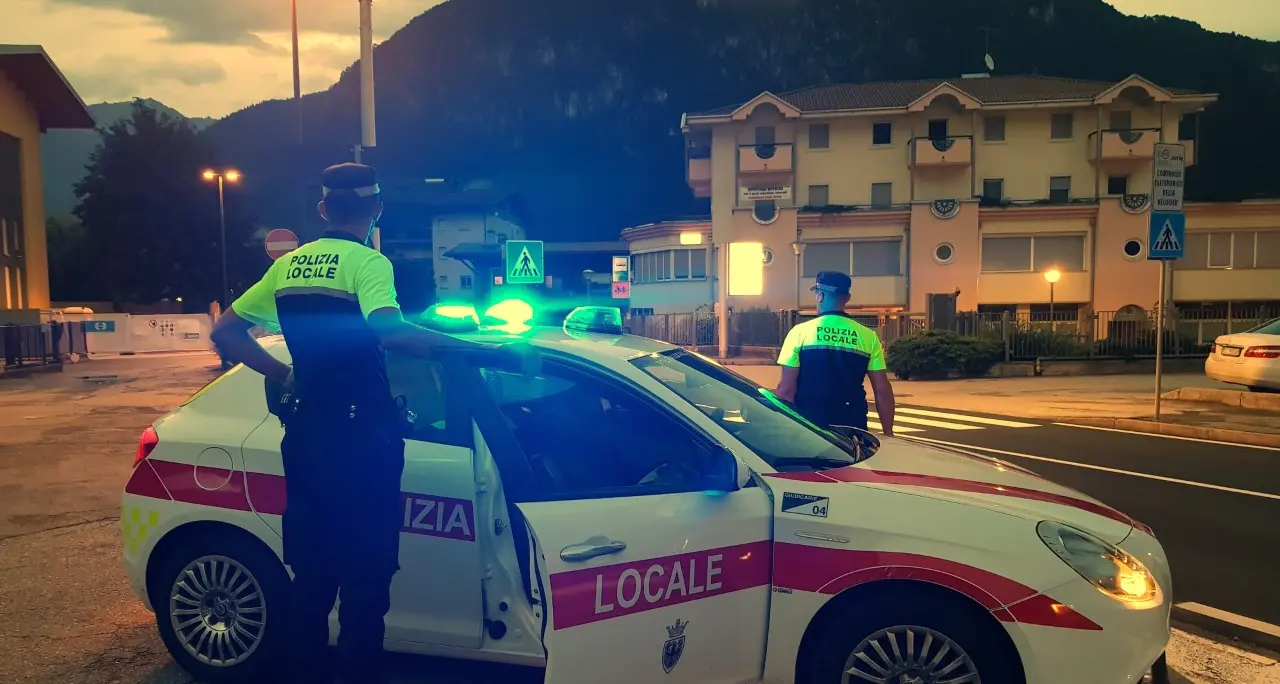 Giudicarie, 6 famiglie di turisti a bordo di auto senza assicurazione