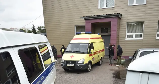 Navalny, medici 'lottano per salvargli la vita'