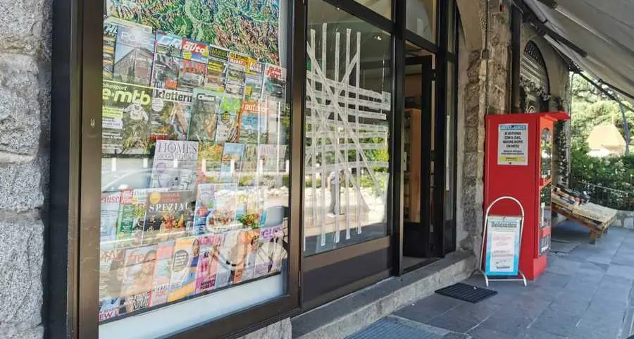 Nuovo raid vandalico: rotta una vetrina in centro