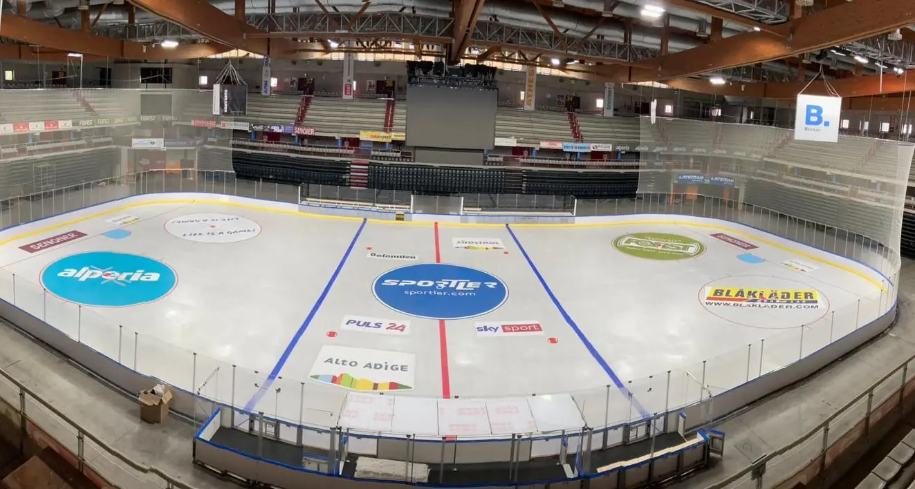 Palaonda, preparata la pista del ghiaccio. Tutto pronto per le gare
