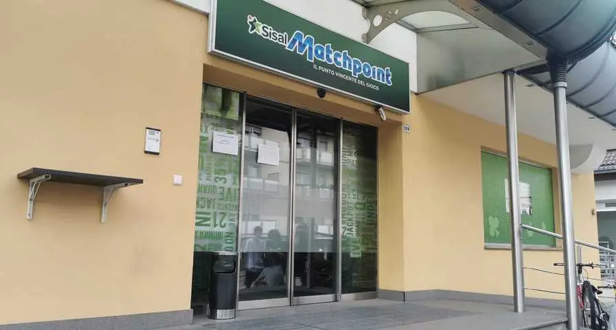 Ruba e poi si vanta sui social