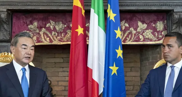 Di Maio a Wang, preservare l'indipendenza di Hong Kong