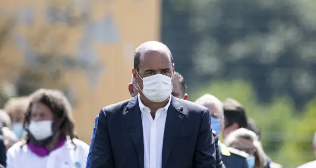 Zingaretti,noi pensiamo a lavoro, Salvini solo a picconare