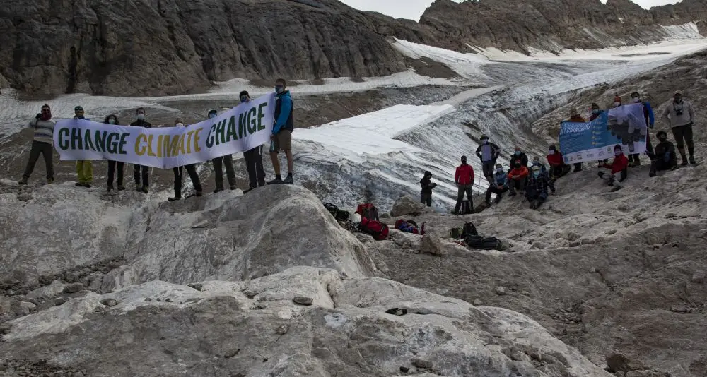 Il ghiacciaio della Marmolada sta morendo: tra il 1905 e il 2010 ha perso più dell’85% del volume