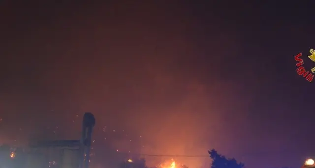Rogo doloso nel Palermitano, evacuati 400 abitanti